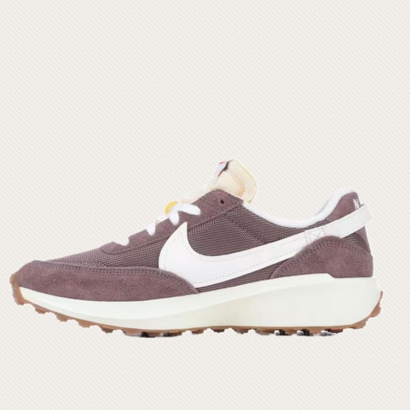 NIB SZ 7 NIKE WOMEN'S WAFFLE DEBUT
VINTAGE SNEAKERS in PlUM/ CREAM💕 - Picture 6 of 6